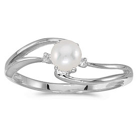 10k White Gold Pearl And Diamond Wave Ring